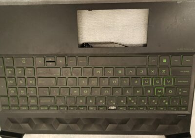 Wymiana klawiatury nitowanej w Laptopie HP