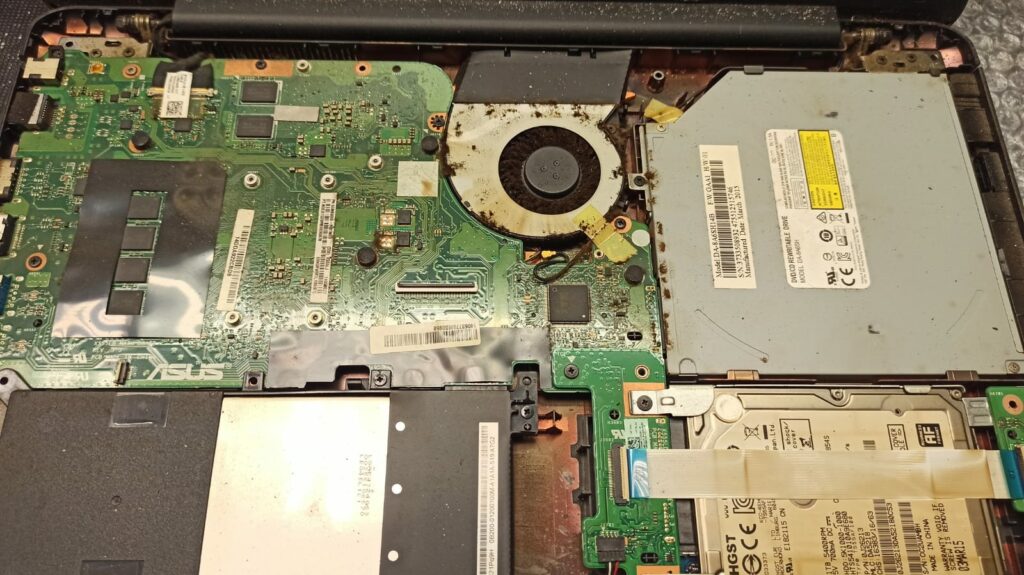 Laptop Asus A555L czyszczenie